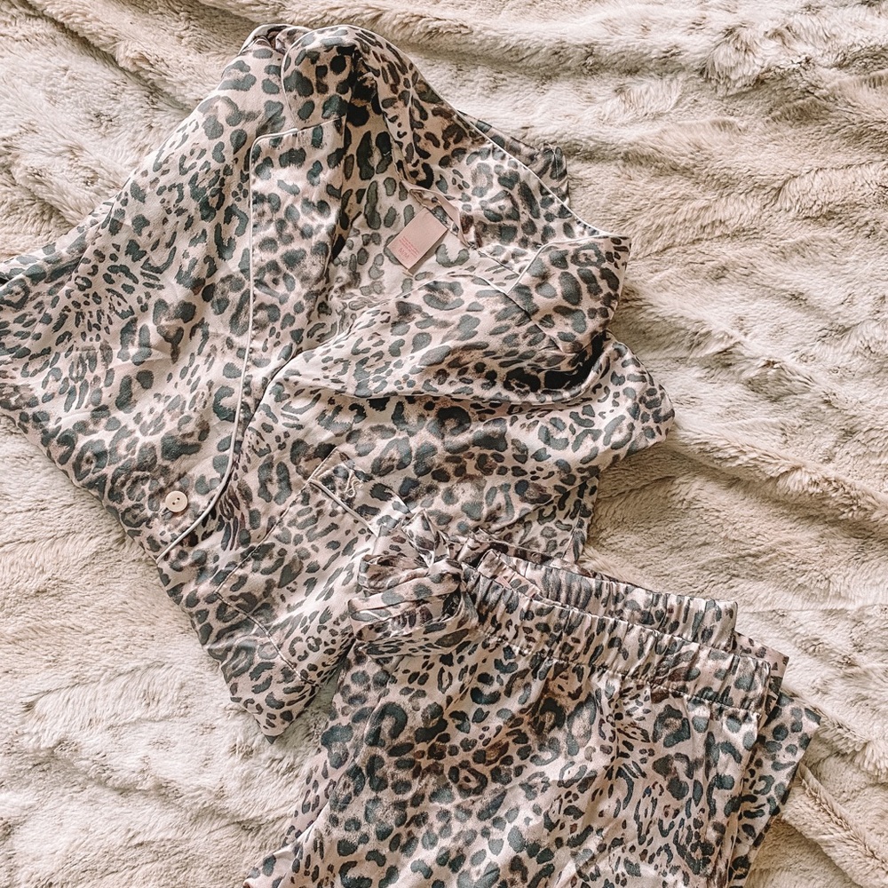 Victoria’s Secret Silky PJ Set ✨